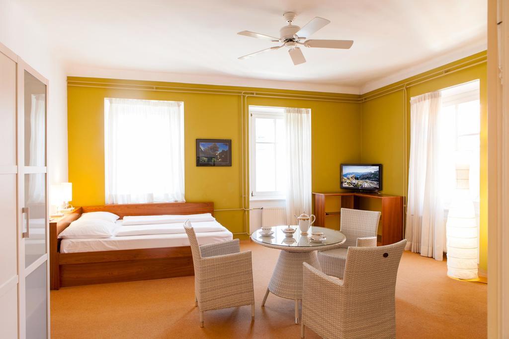 Julija&Robert'S Riverview Apartments And Rooms Любляна Экстерьер фото