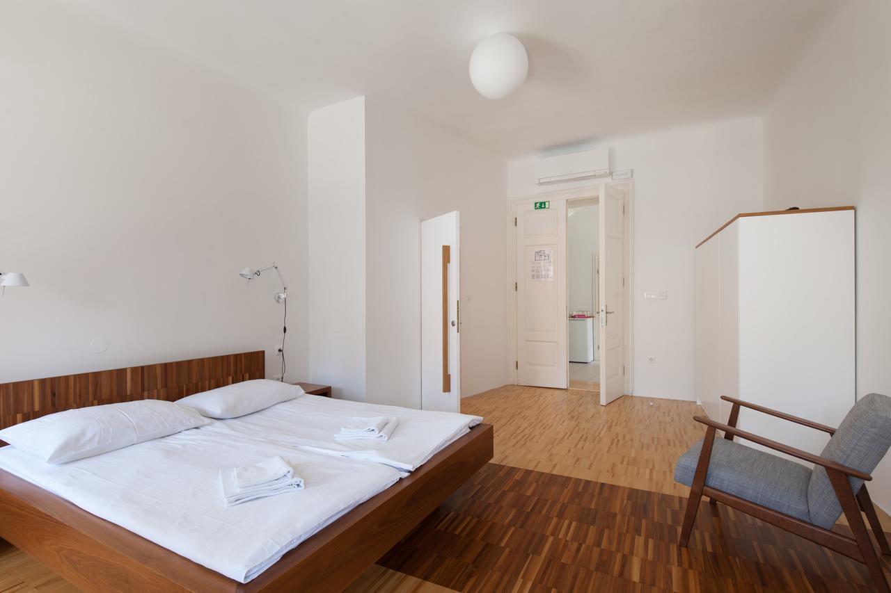 Julija&Robert'S Riverview Apartments And Rooms Любляна Экстерьер фото